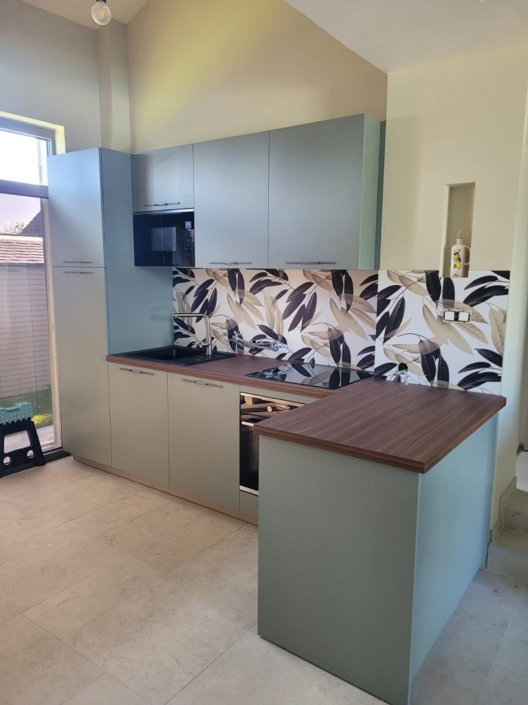 Rénovation de cuisine dans une dépendance aménagée en petit studio à Michelbach