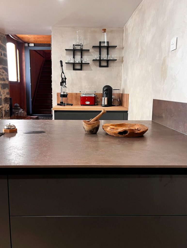 Rénovation complète de cuisine dans une maison à Linthal