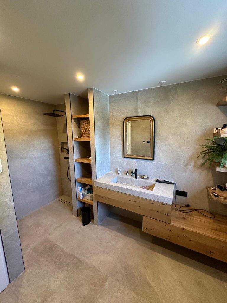 0d8f950d-d05d-4f58-8c1f-0a833e7bc8c1 salle de bain